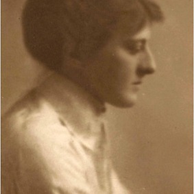 the-british-novelist-and-poet-mary-webb-around-1920-credit-dorothy-hicklin